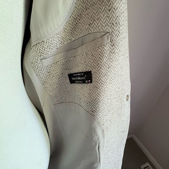 Banana Republic Beige Blazer Classic Tailored Design - Picture 3 of 4